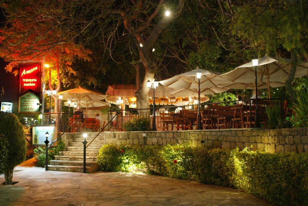 Dionysos Central Paphos Eksteriør billede