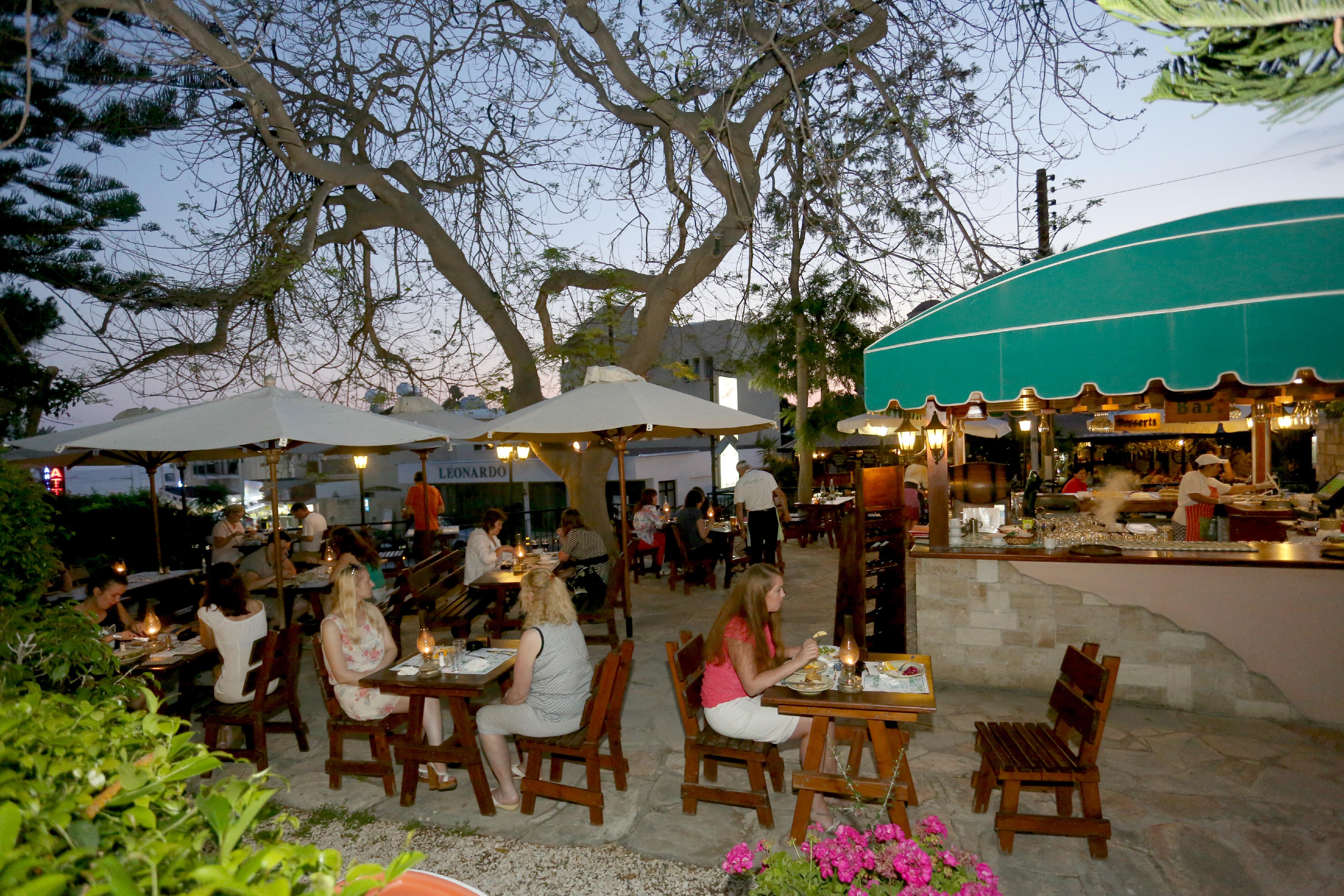 Dionysos Central Paphos Eksteriør billede