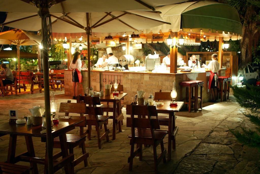 Dionysos Central Paphos Eksteriør billede